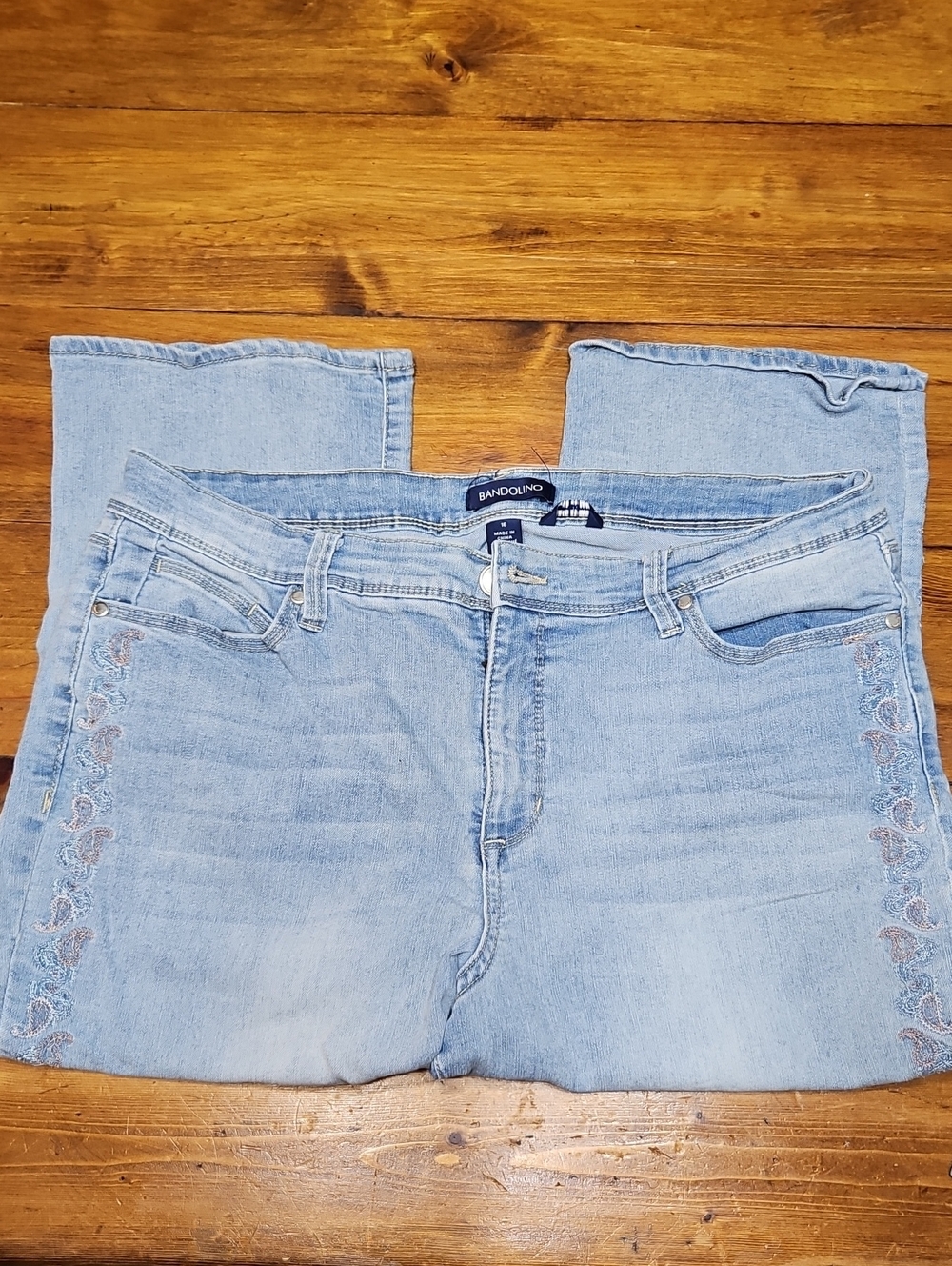 Bandolino Light Blue Capri Jeans with Side Stitch Embroidery
